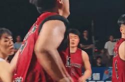 张明池彻底释放了！离开广东成大肥池，野球场嘻哈打快乐篮球！