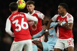 槍(qiāng)手掃(sǎo)地僧！本怀特首发拿下全场最佳 曼城蓝军都想挖他