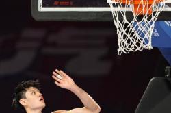 完成续约 重回CBA赛场 曾凡(fán)博继续爲(wèi)北京男篮征战