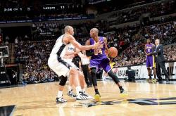 同行：邓肯荣誉强于科比，所以历史地位高于科比！