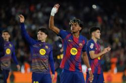 体坛联播｜巴萨大胜西班牙人9分领跑，利物浦止住三连败