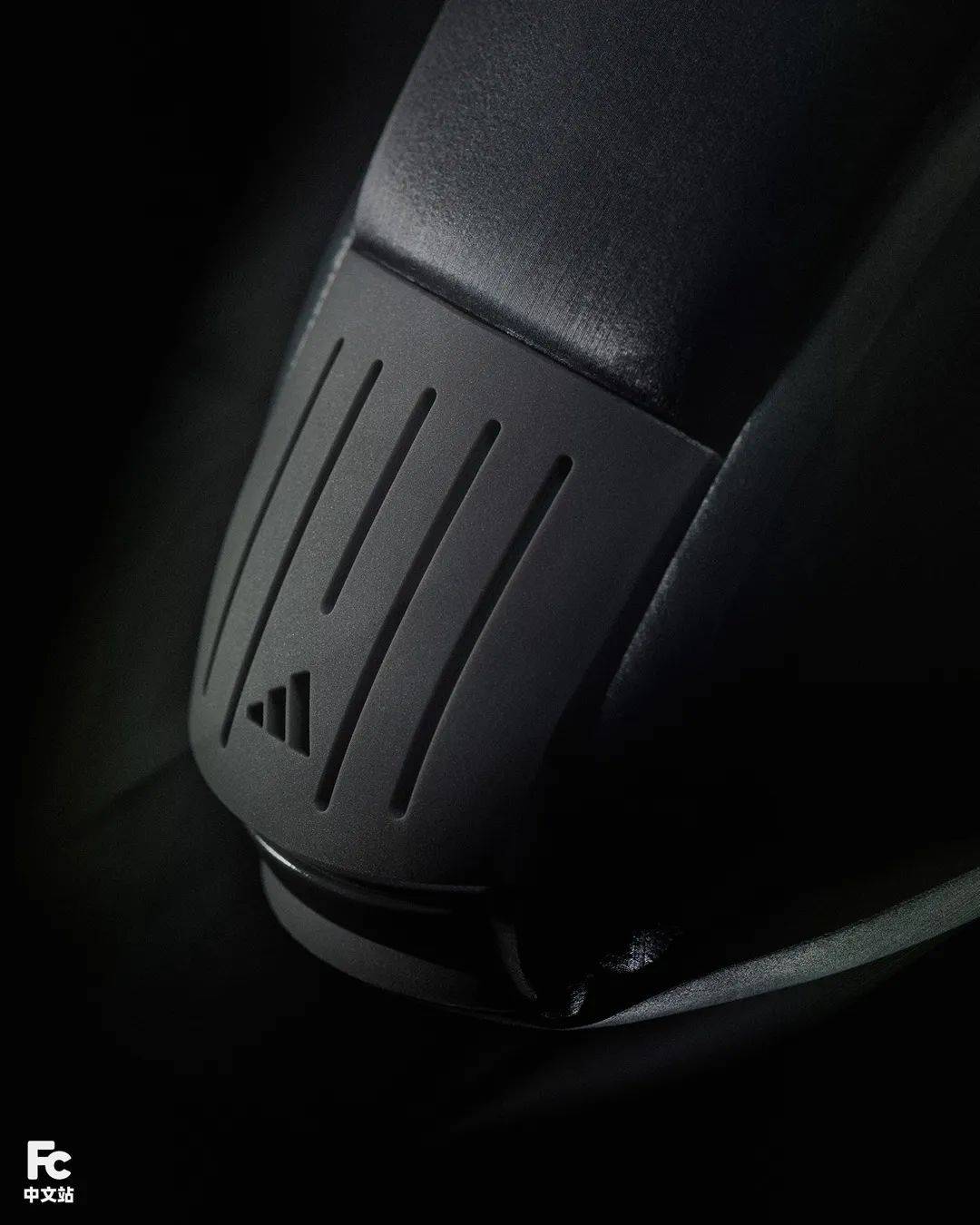 等了 24 年!关于这双「科比二代」我有话要说……