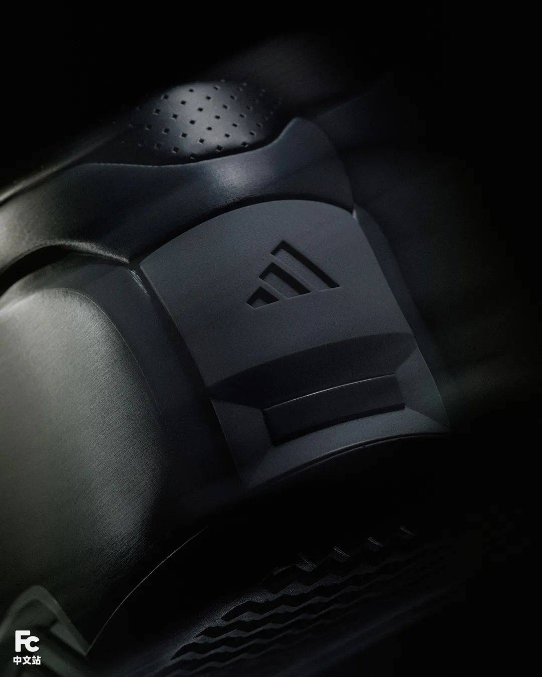 等了 24 年!关于这双「科比二代」我有话要说……