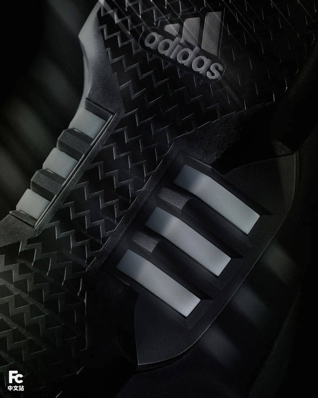 等了 24 年!关于这双「科比二代」我有话要说……