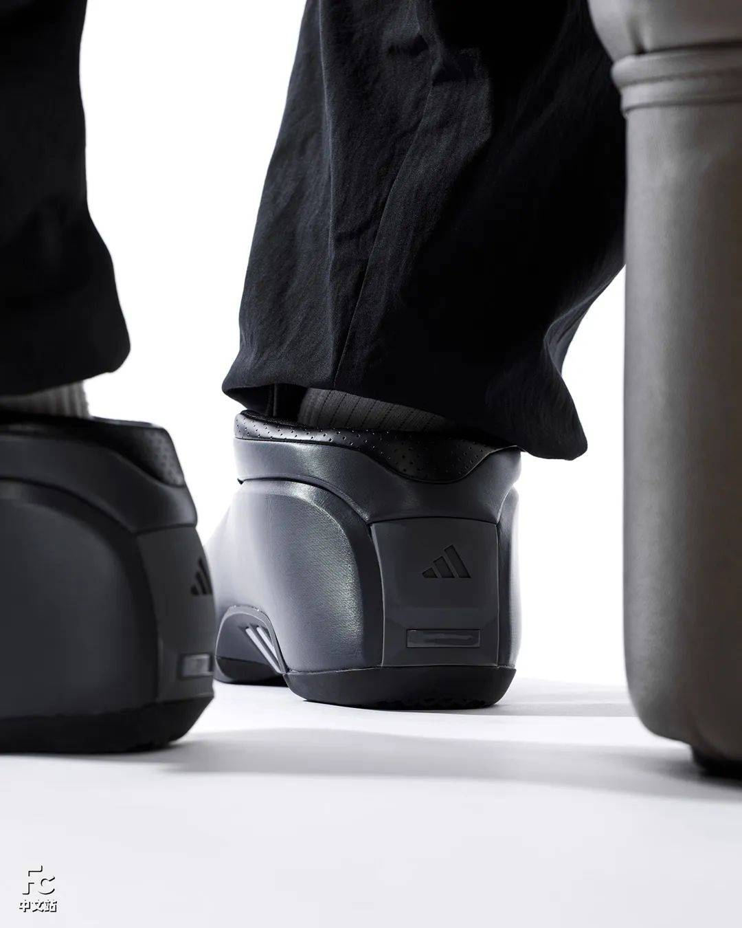 等了 24 年!关于这双「科比二代」我有话要说……