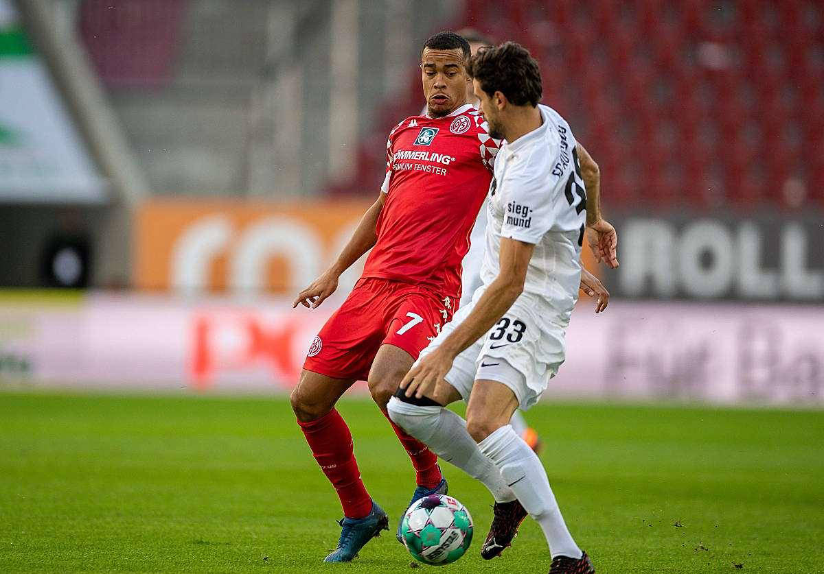 沃尔夫斯堡主场表现不佳,美因茨周中欧会杯逆转成功!