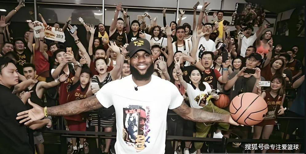 詹姆斯解雇保镖!向中国粉丝道歉,并且解释辱骂球迷的原因