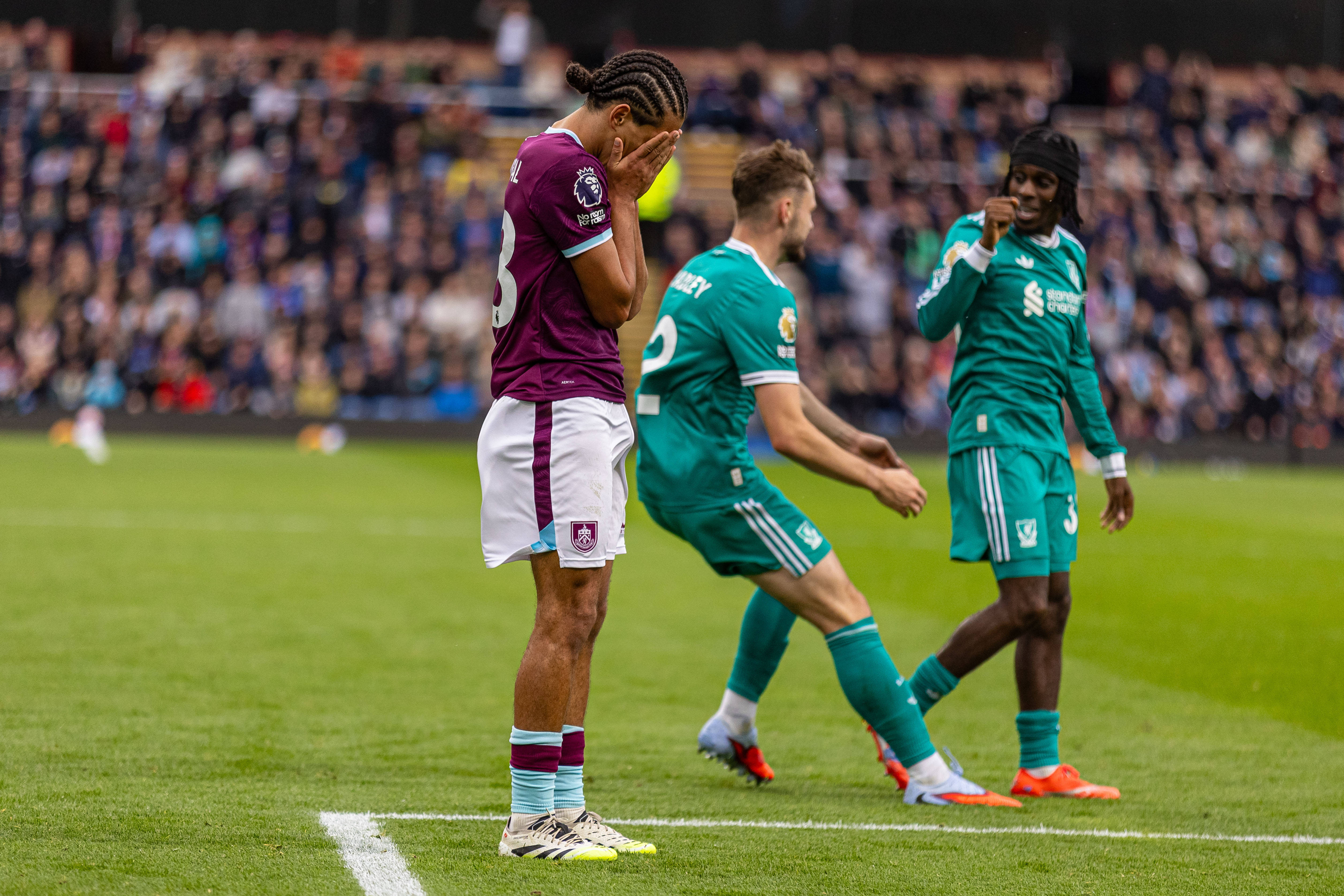 (体育)足球——英超:利物浦胜伯恩利