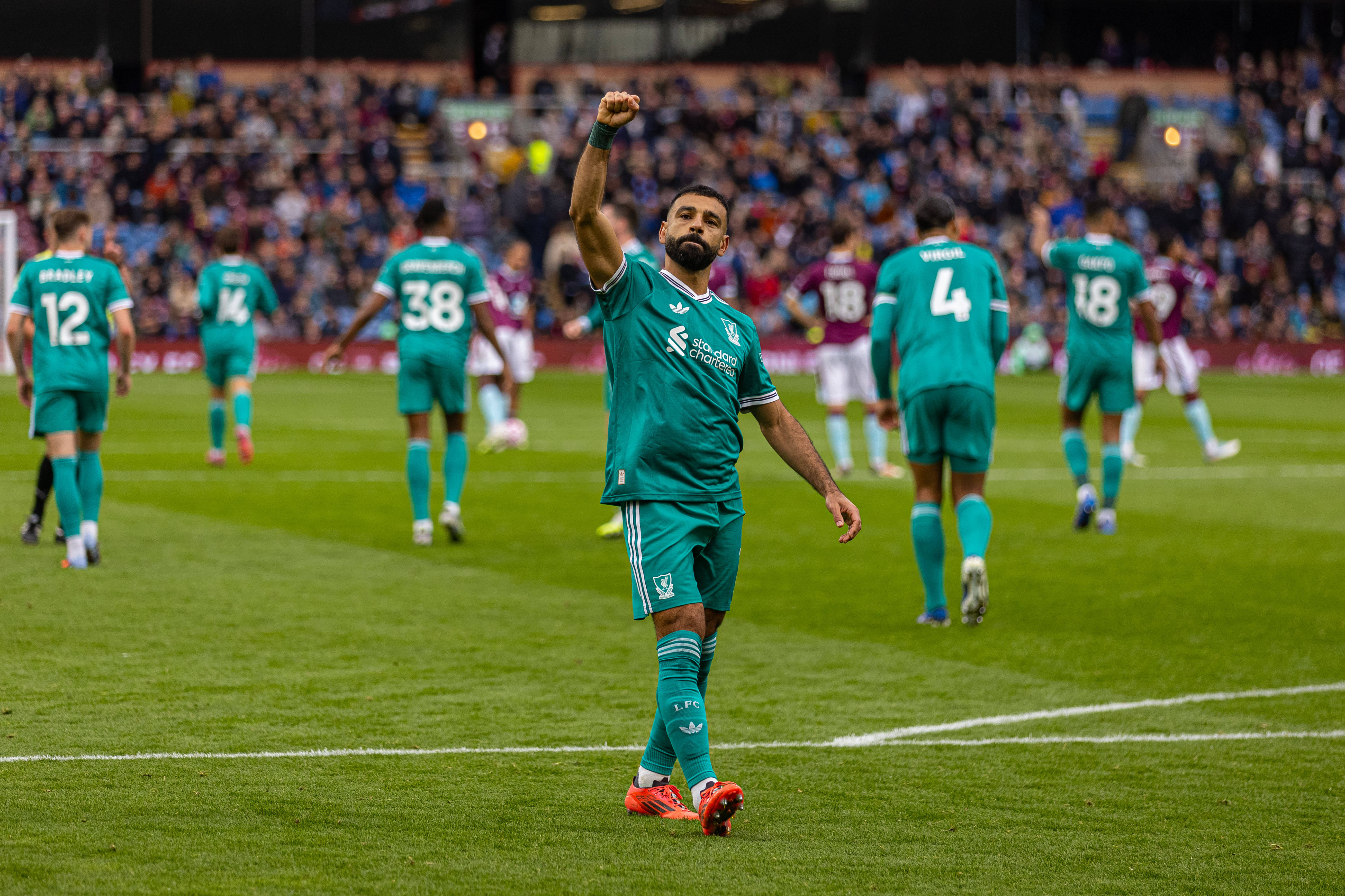 (体育)足球——英超:利物浦胜伯恩利