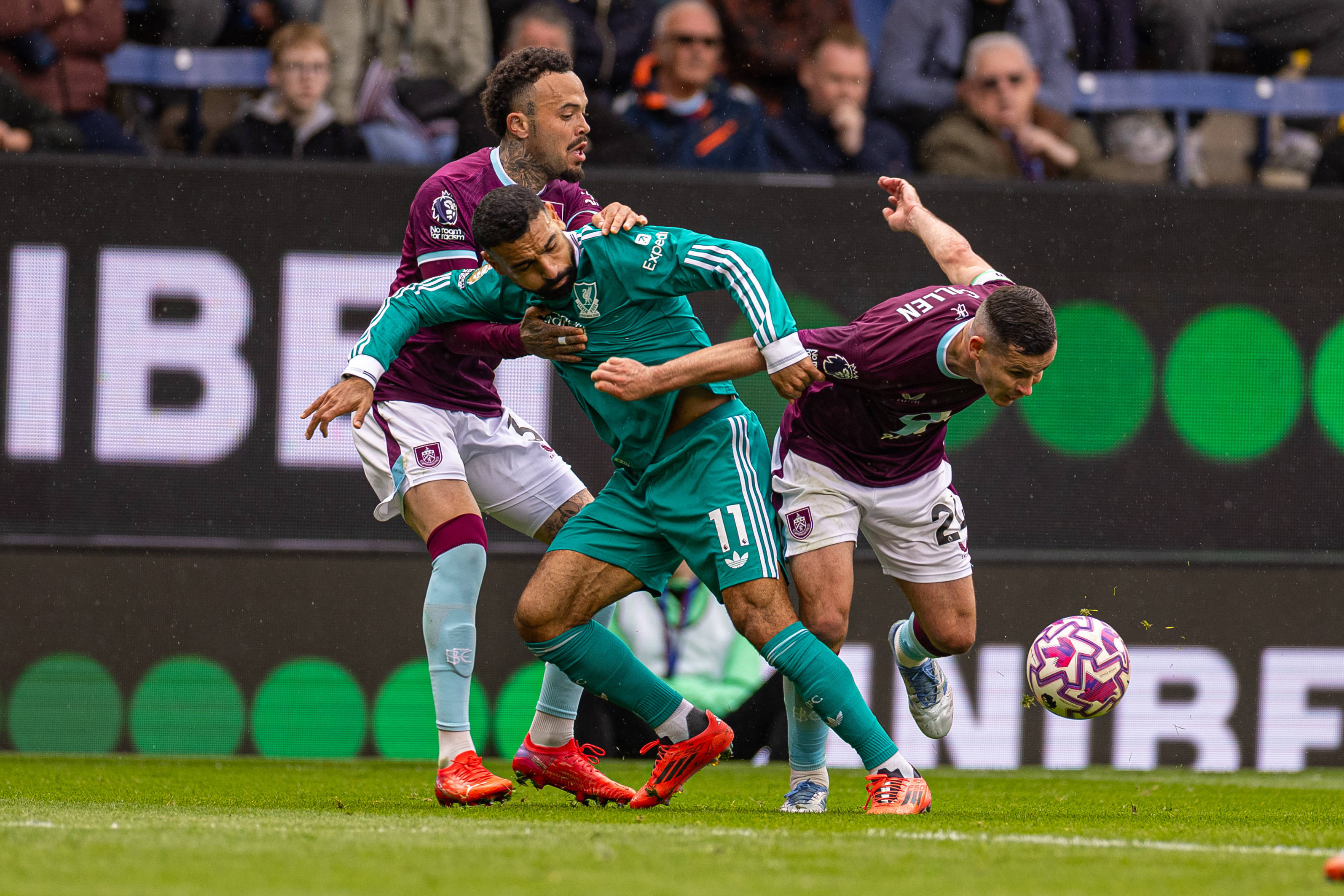 (体育)足球——英超:利物浦胜伯恩利