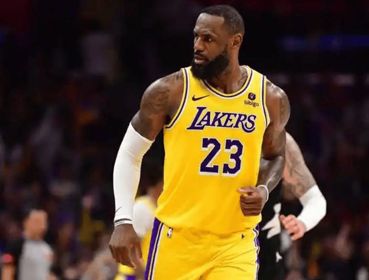 无视詹姆斯续约！湖人队内讧曝光！名记确认，退役巡演泡汤了