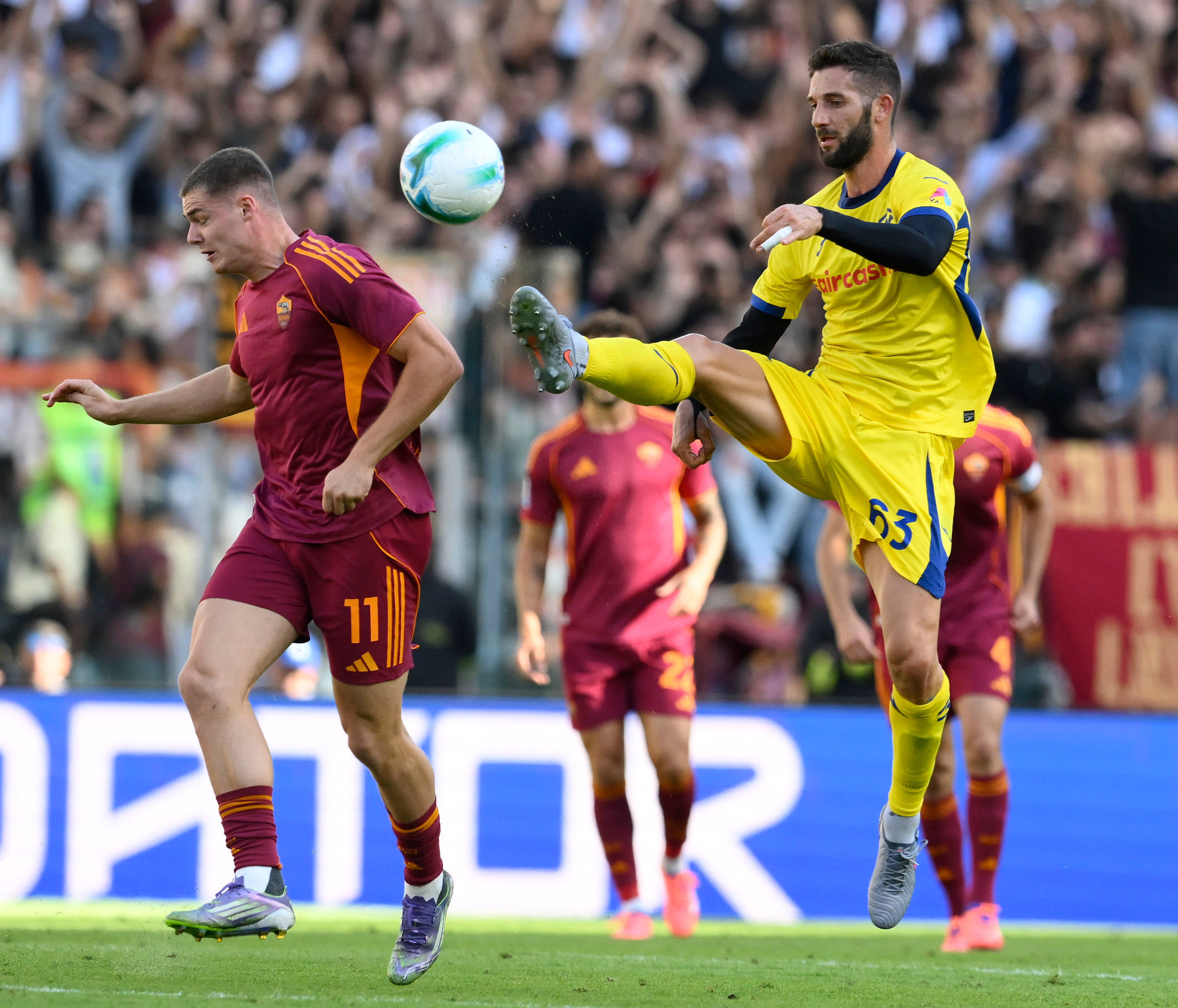 （体育）足球——意甲：罗马胜维罗纳