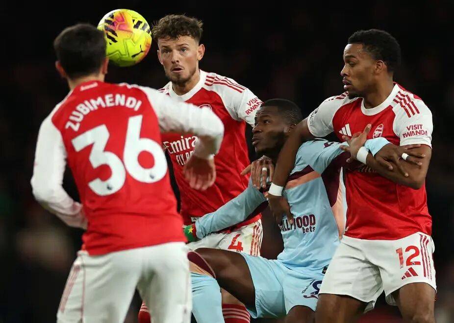 枪手扫地僧！本怀特首发拿下全场最佳 曼城蓝军都想挖他