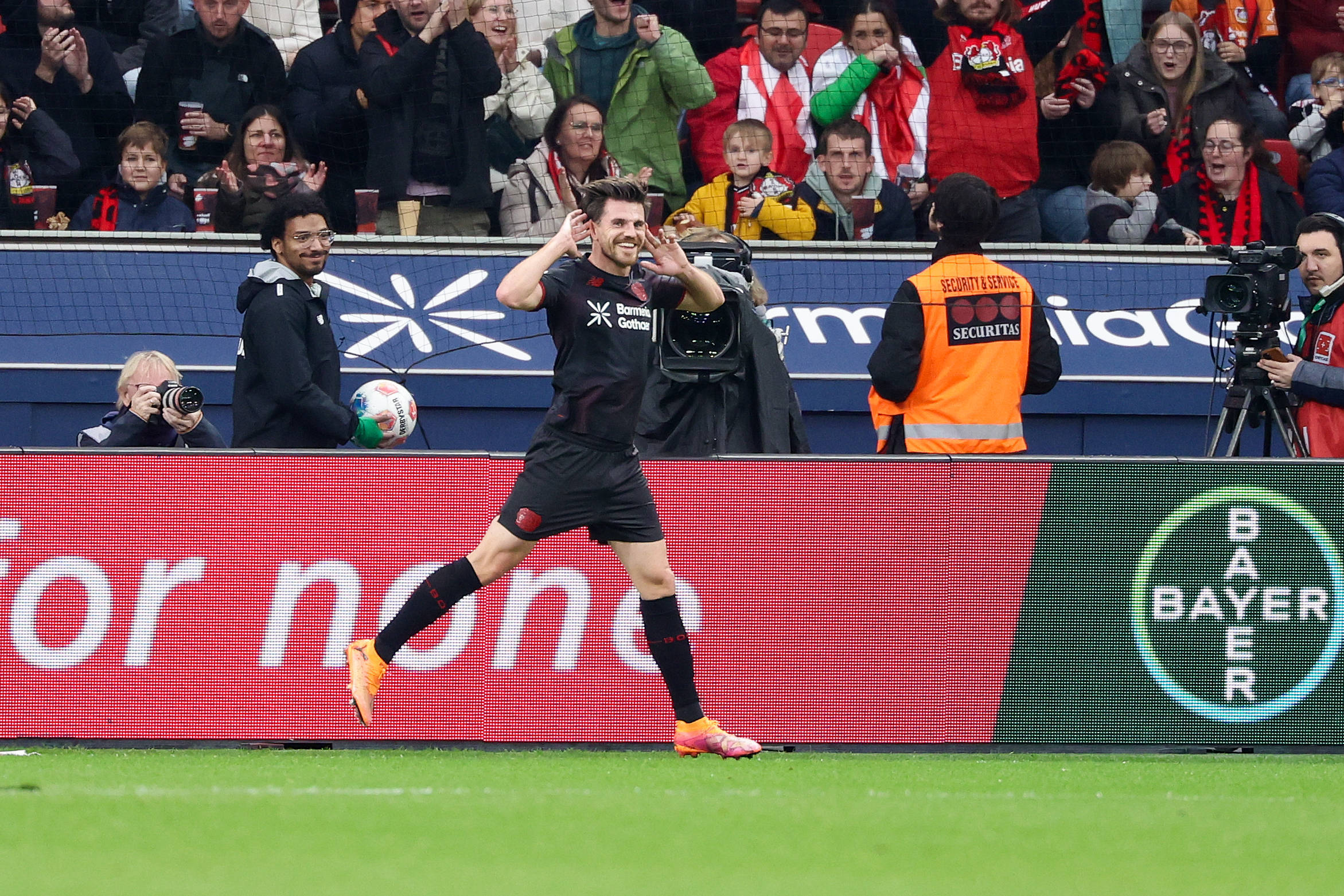 （体育）足球——德甲：勒沃库森胜海登海姆