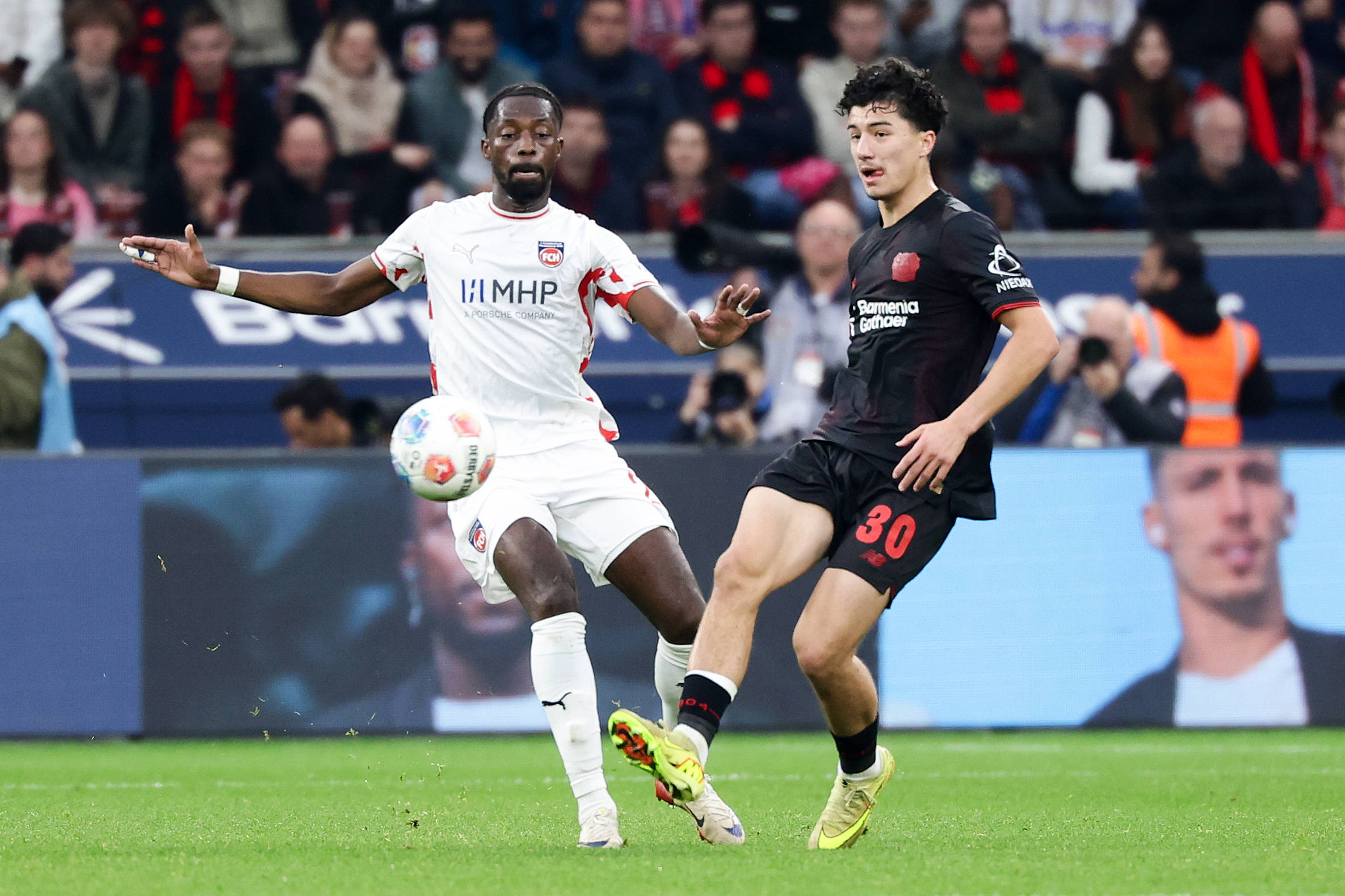 （体育）足球——德甲：勒沃库森胜海登海姆