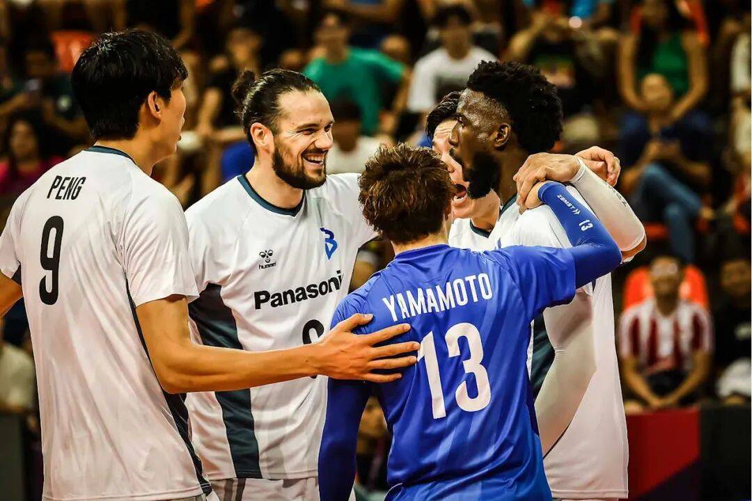 3-0！中国男排2米10巨人 世俱杯豪取开门红 西田有志11分