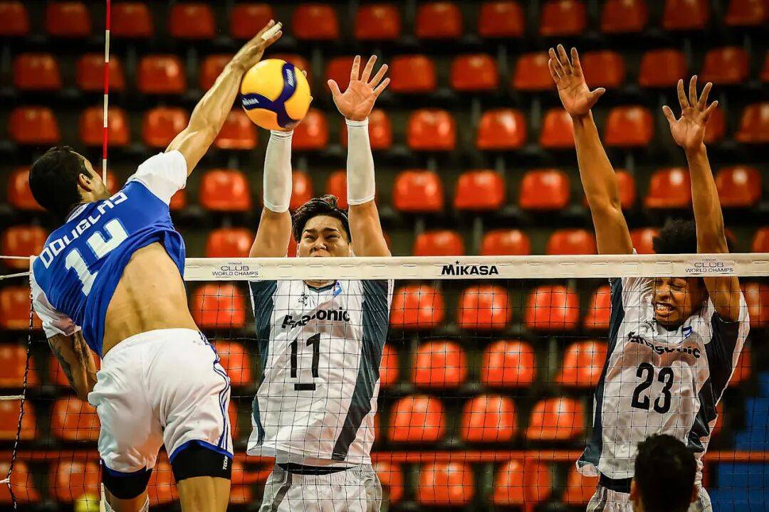 3-0！中国男排2米10巨人 世俱杯豪取开门红 西田有志11分