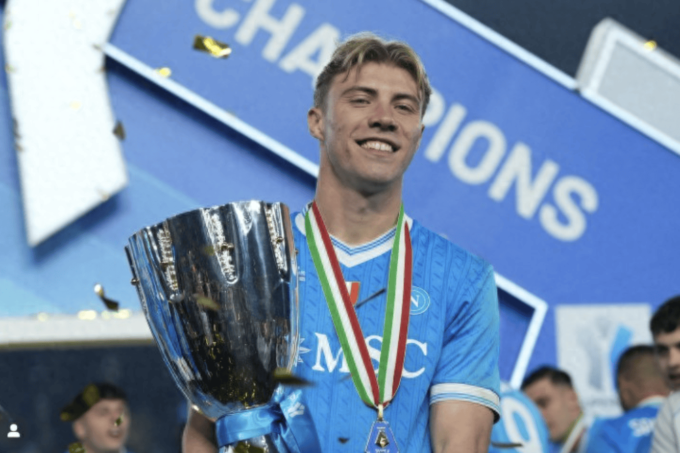 转会费7650万！曼联标王10场0球，挤走霍伊伦，让那不勒斯捡便宜