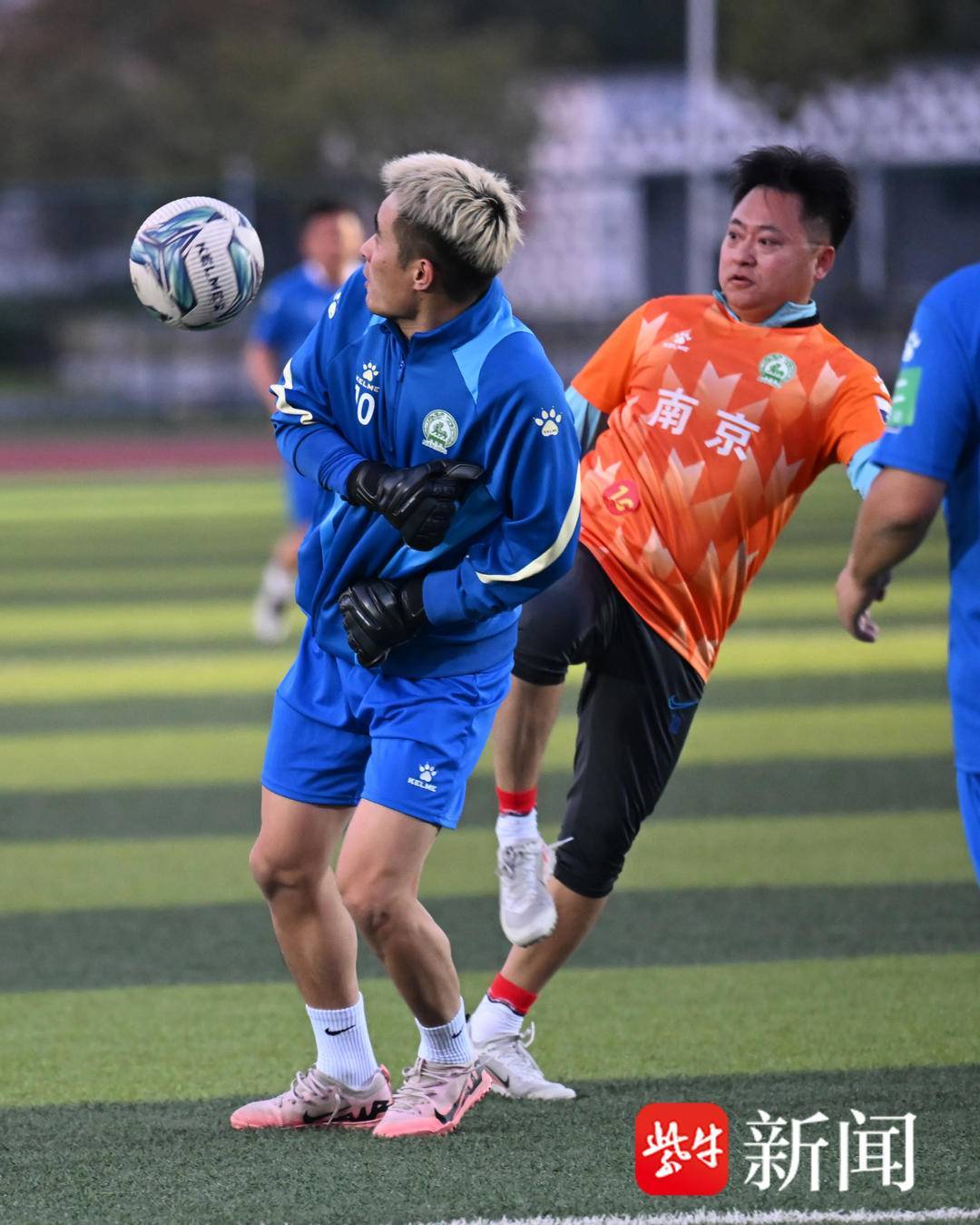 当“苏超”球员和“苏超”记者身份互换......