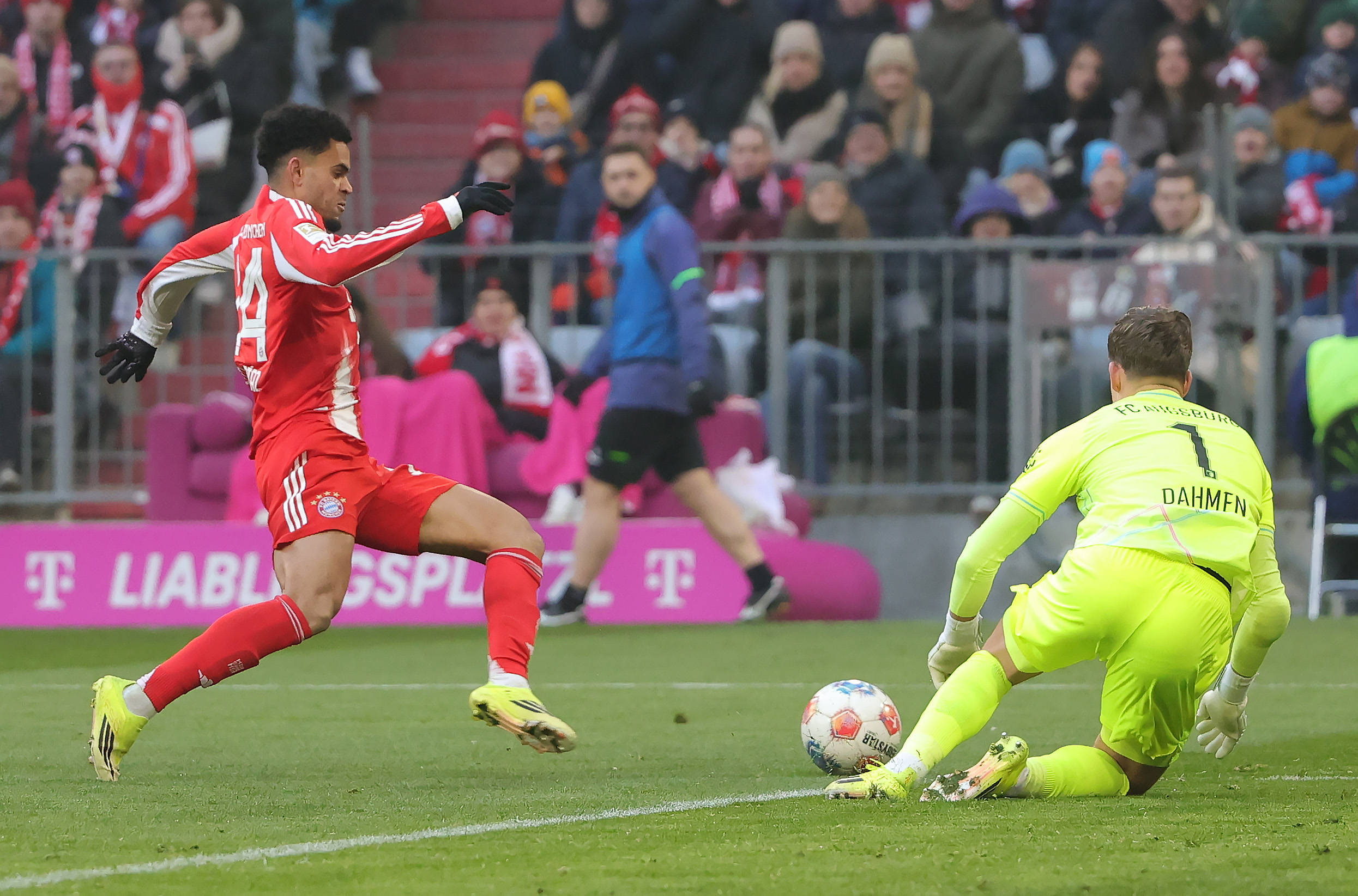 （体育）足球——德甲：拜仁慕尼黑不敌奥格斯堡