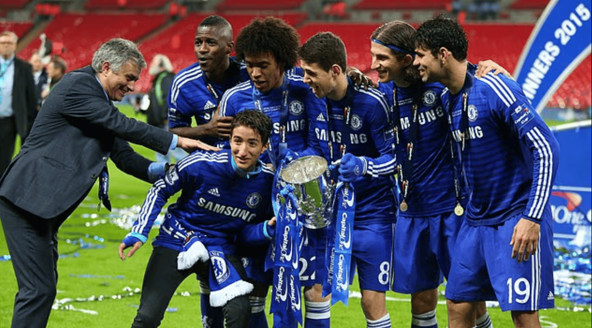 穆帅儿子已经26岁，足球梦破碎后，选择退出公众视野