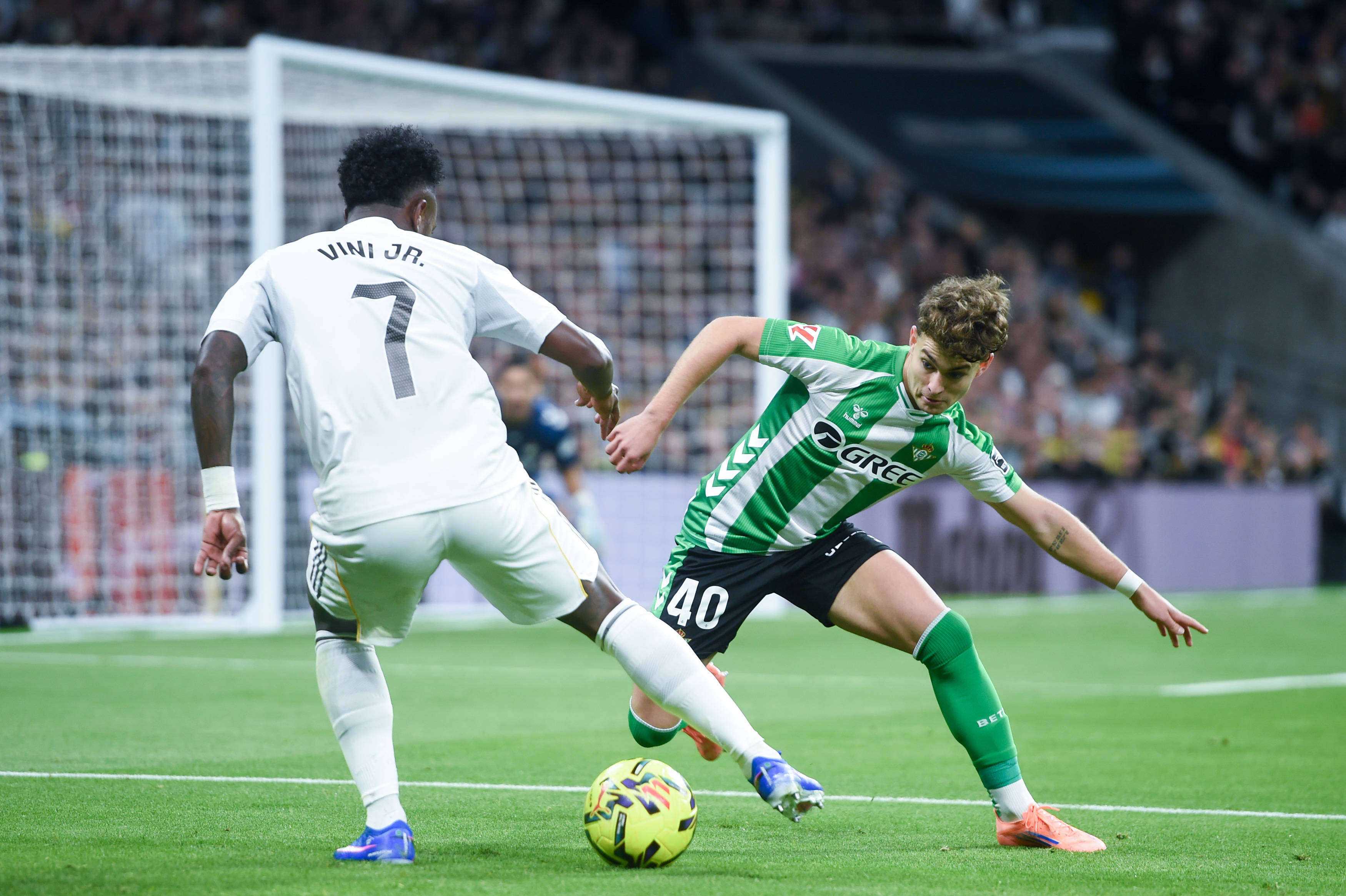 西甲 | 贡萨洛“帽子戏法” 皇马5:1大胜贝蒂斯