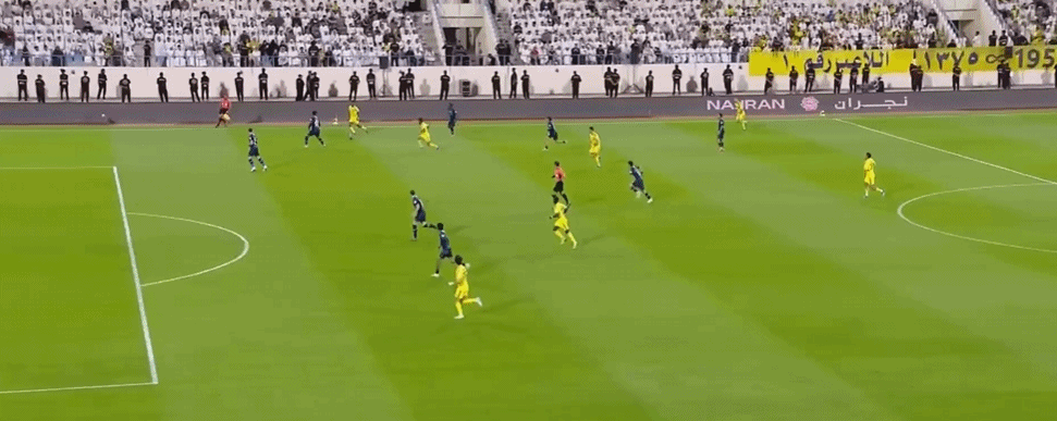 体坛联播｜巴萨大胜西班牙人9分领跑，利物浦止住三连败