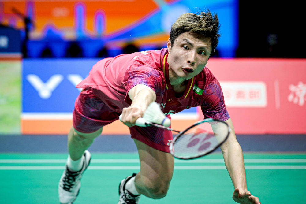 体坛联播｜巴萨大胜西班牙人9分领跑，利物浦止住三连败