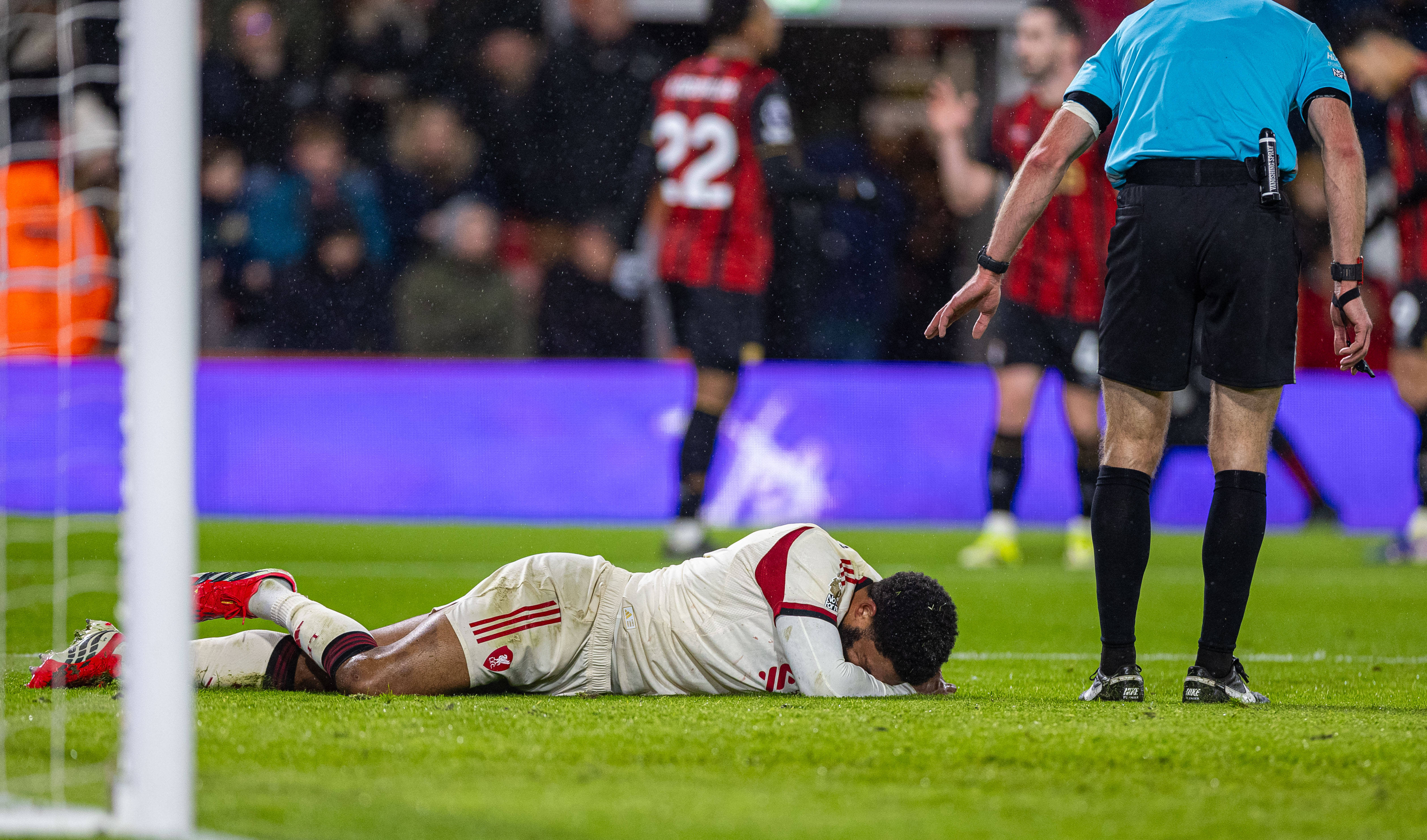 （体育）足球——英超：利物浦不敌伯恩茅斯